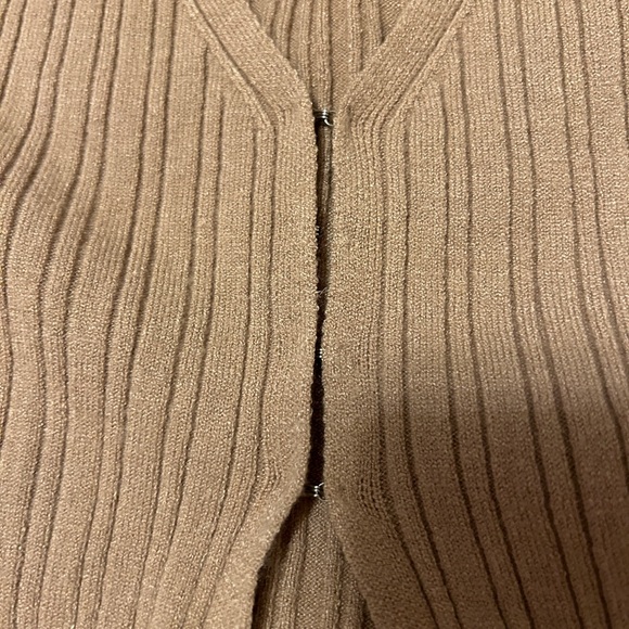 Active USA ribbed top with cute clasps - Picture 4 of 4